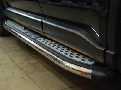 Пороги алюминиевые Zirkon Silver для Toyota Hilux 2015-2021